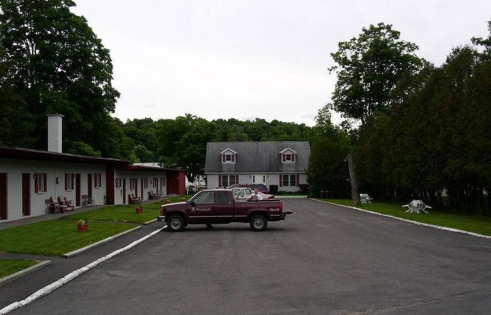 The Village Motel Richfield Springs Eksteriør bilde