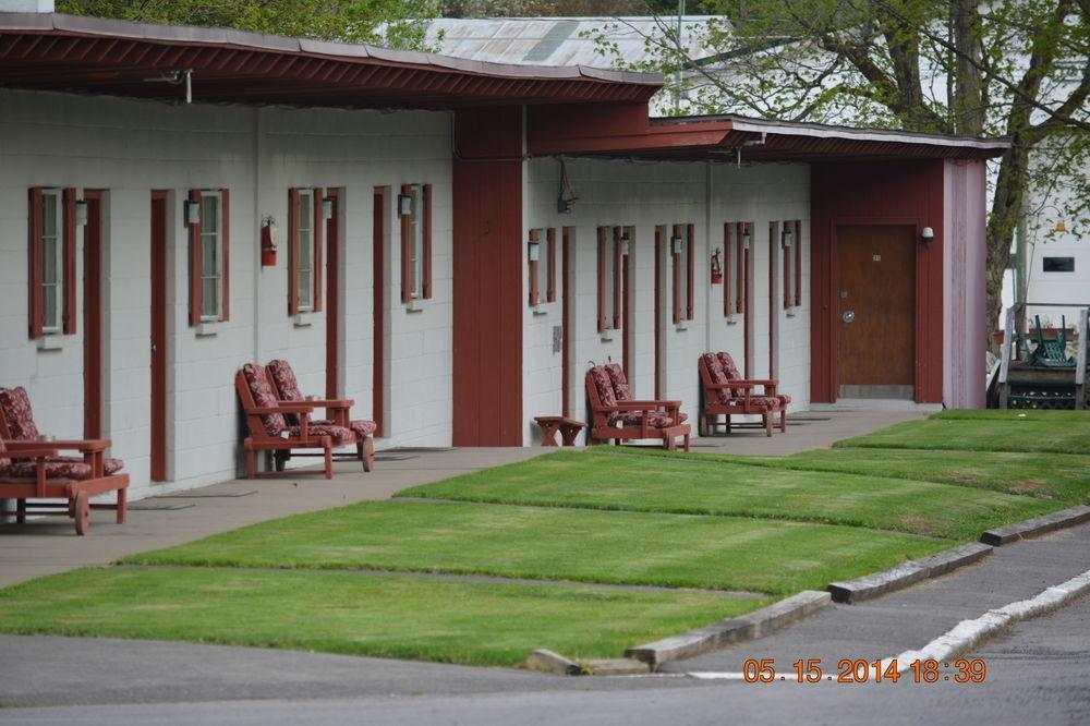 The Village Motel Richfield Springs Eksteriør bilde