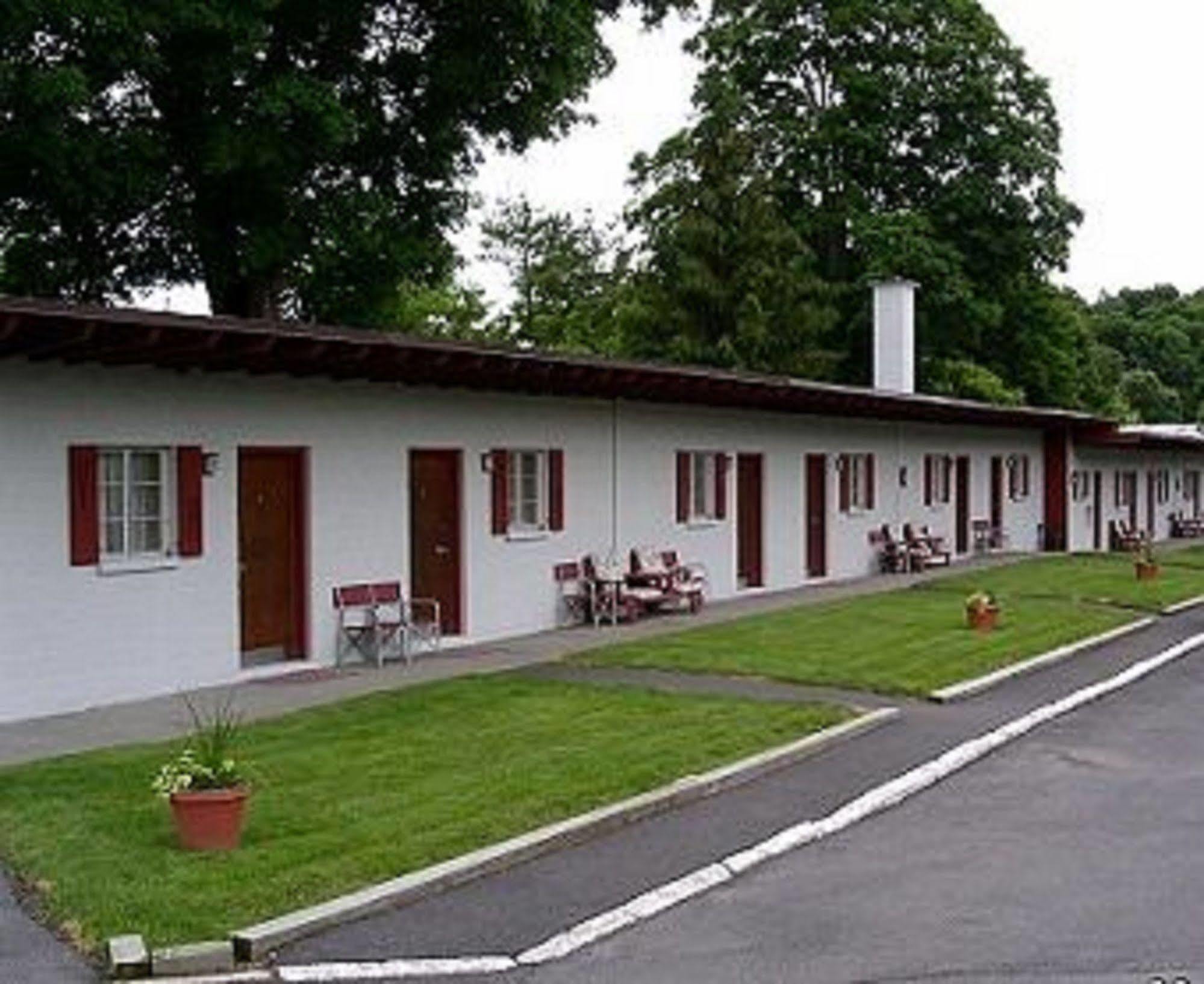 The Village Motel Richfield Springs Eksteriør bilde